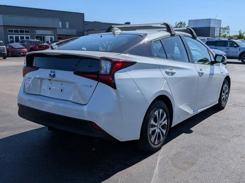 Blizzard Pearl 2020 Toyota Prius LE