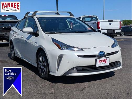 Blizzard Pearl 2020 Toyota Prius LE