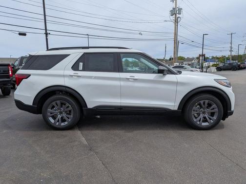 STAR WHITE MET TRI-COAT 2026 Ford Explorer Active w/200A Pkg