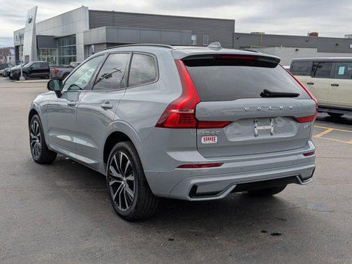 2024 Volvo XC60 B5 Plus Dark Theme