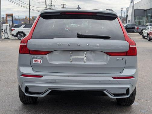 2024 Volvo XC60 B5 Plus Dark Theme