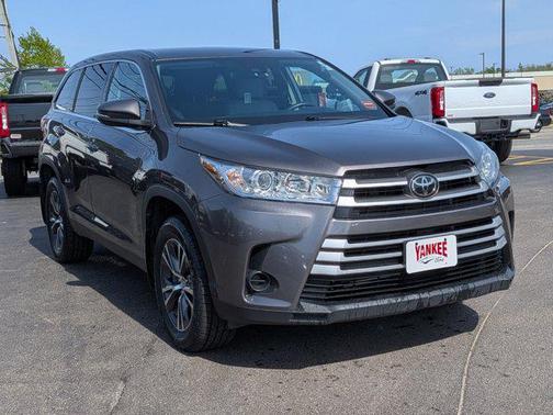 Predawn Gray Mica 2019 Toyota Highlander LE