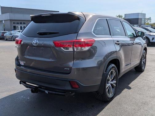 Predawn Gray Mica 2019 Toyota Highlander LE