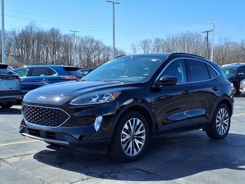 2022 Ford Escape Titanium Hybrid