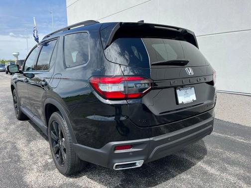 Crystal Black Pearl 2025 Honda Pilot