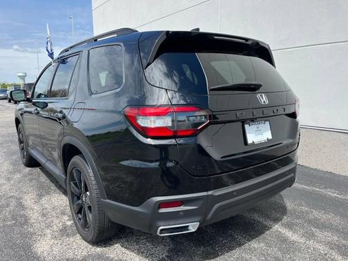 Crystal Black Pearl 2025 Honda Pilot