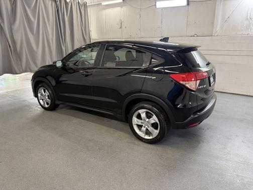 Crystal Black Pearl 2016 Honda HR-V EX