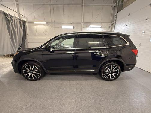 2022 Honda Pilot Touring 8-Passenger