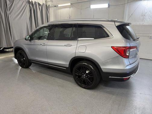2022 Honda Pilot Touring 8-Passenger