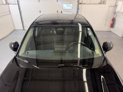 Crystal Black Pearl 2023 Honda HR-V LX