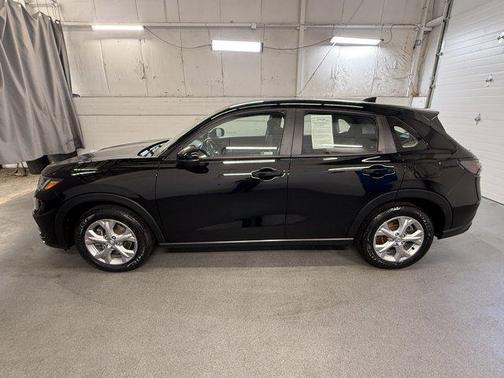 Crystal Black Pearl 2023 Honda HR-V LX