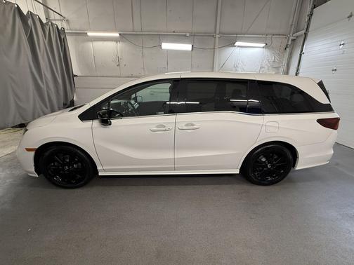 Platinum White Pearl 2023 Honda Odyssey Sport