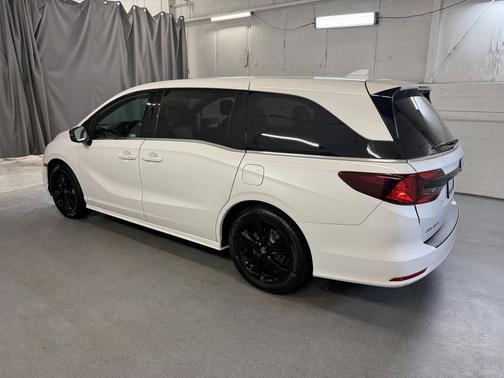 Platinum White Pearl 2023 Honda Odyssey Sport