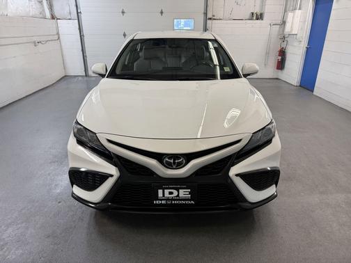 Ice Cap 2023 Toyota Camry SE