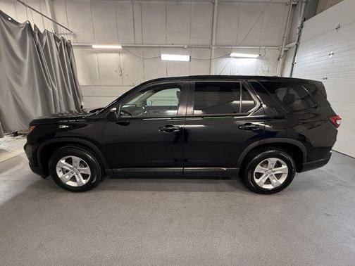 2023 Honda Pilot AWD LX