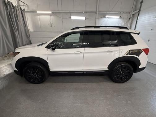 Platinum White Pearl 2023 Honda Passport AWD Elite