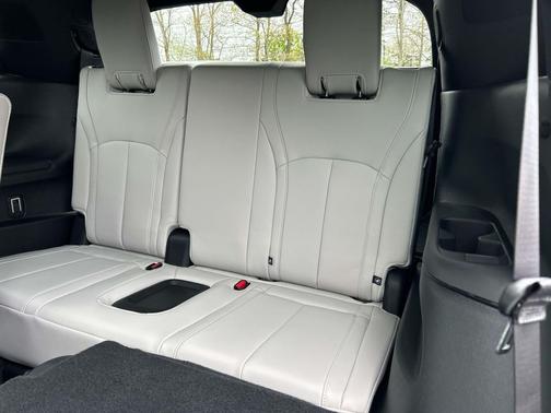 Radiant White/Black Obsidian 2027 INFINITI QX60 AUTOGRAPH