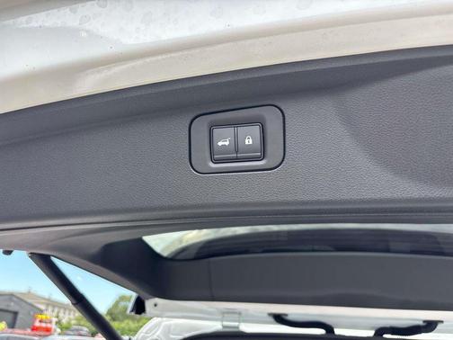 Radiant White 2027 INFINITI QX80 Luxe