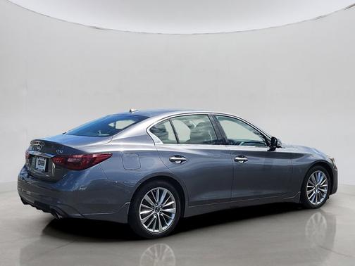 2022 INFINITI Q50 LUXE