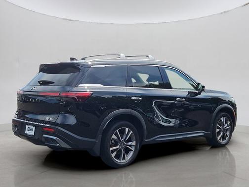 2022 INFINITI QX60 LUXE