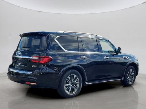 2022 INFINITI QX80 LUXE