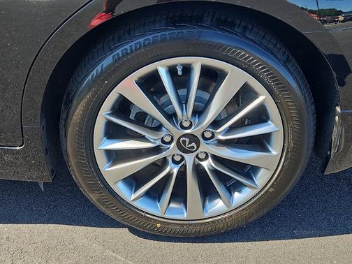 2022 INFINITI Q50 LUXE