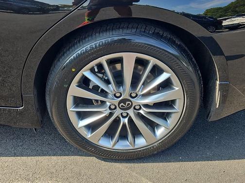 2024 INFINITI Q50 LUXE