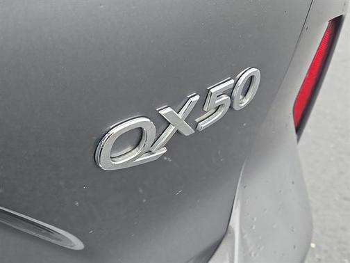 2022 INFINITI QX50 LUXE AWD