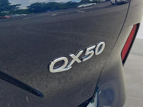 2022 INFINITI QX50 LUXE AWD