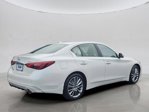 2022 INFINITI Q50 LUXE