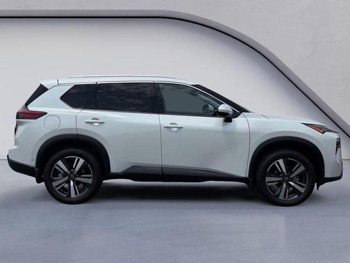 Everest White Pearl 2024 Nissan Rogue SL