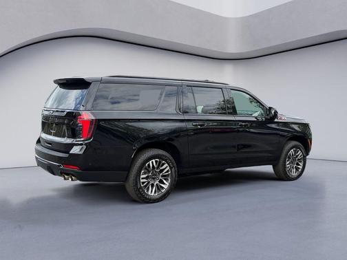 2025 Chevrolet Suburban 4WD Z71