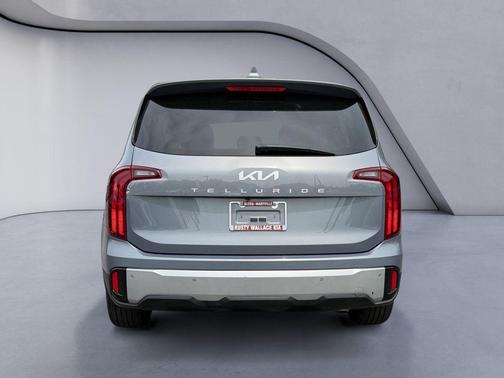 Everlasting Silver 2023 Kia Telluride LX