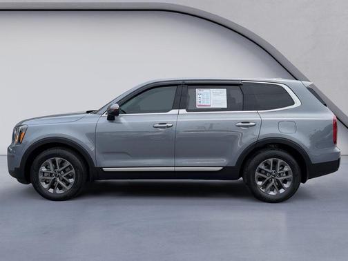 Everlasting Silver 2023 Kia Telluride LX