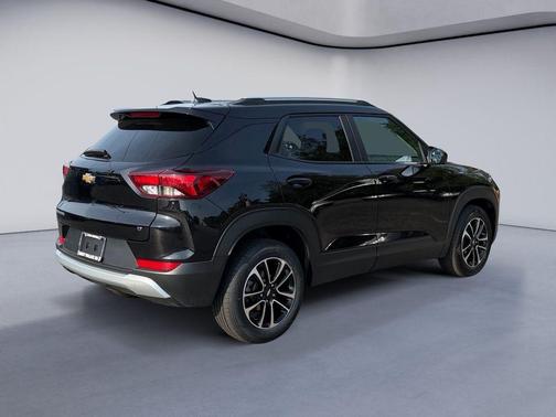 Mosaic Black Metallic 2025 Chevrolet Trailblazer LT