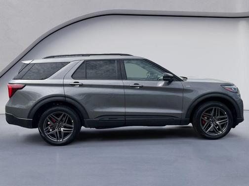 Carbonized Gray Metallic 2025 Ford Explorer ST-Line