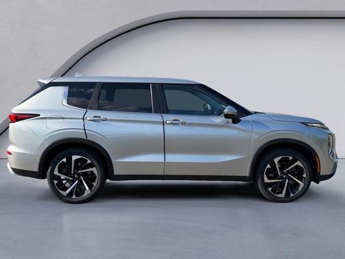 Alloy Silver Metallic 2022 Mitsubishi Outlander SE