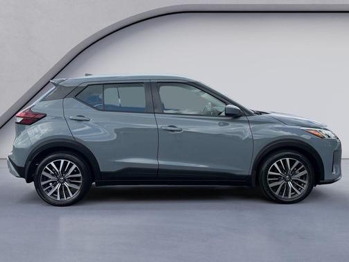 Boulder Gray Pearl 2021 Nissan Kicks SV
