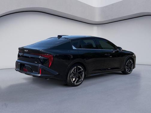 Aurora Black Pearl 2025 Kia K4 GT-Line