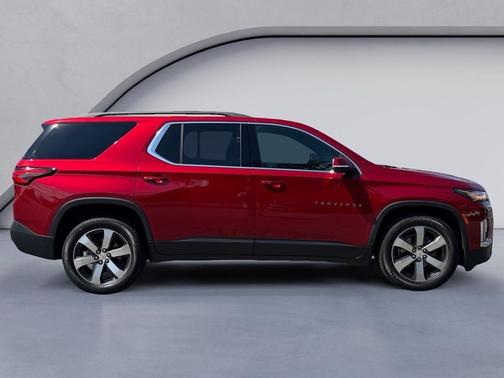 Radiant Red Tintcoat 2023 Chevrolet Traverse LT Leather
