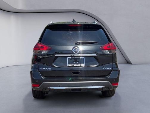 Magnetic Black Pearl 2019 Nissan Rogue SV