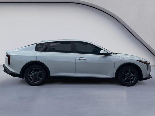 Snow White Pearl 2026 Kia K4 LXS
