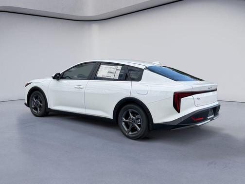 Snow White Pearl 2026 Kia K4 LXS
