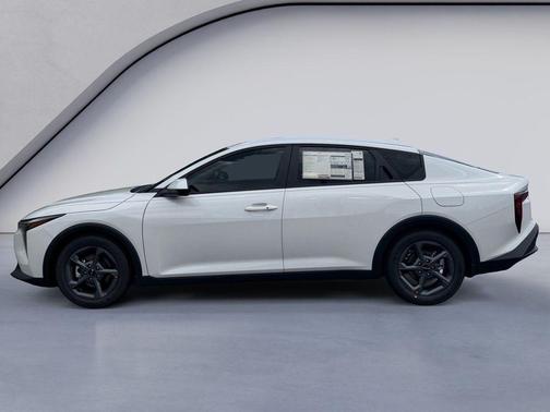 Snow White Pearl 2026 Kia K4 LXS