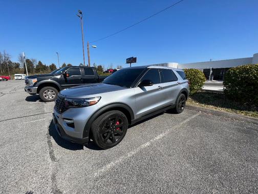 Iconic Silver Metallic 2022 Ford Explorer ST