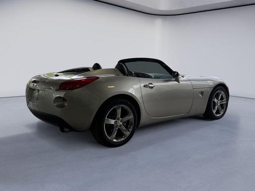 Cool (Liquid Silver Metallic) 2007 Pontiac Solstice Base