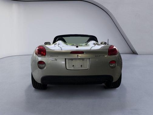 Cool (Liquid Silver Metallic) 2007 Pontiac Solstice Base