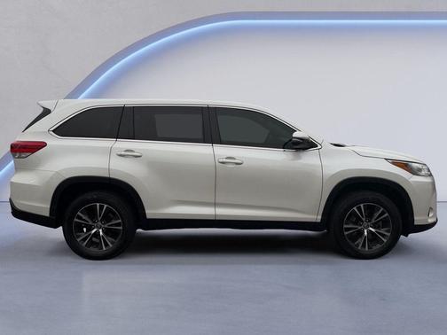 2019 Toyota Highlander LE I4
