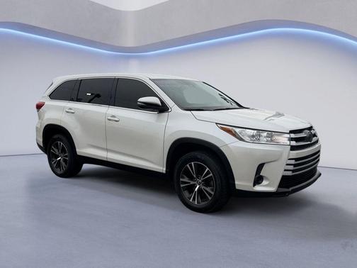 2019 Toyota Highlander LE I4