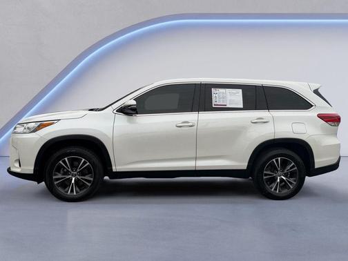 2019 Toyota Highlander LE I4